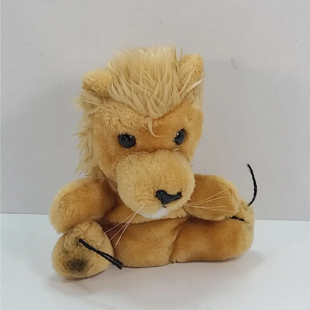 Vintage Dakin sitting Licorice Lion bean plush toy 1979 Korea 7 1/2